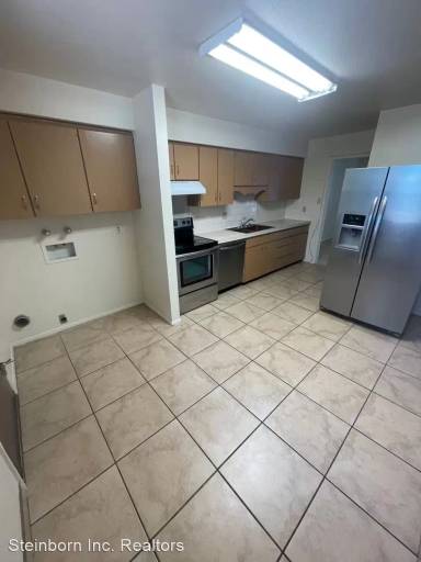 Main picture of 1827 Wyoming Ave