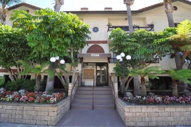 Main picture of 11594 Moorpark St