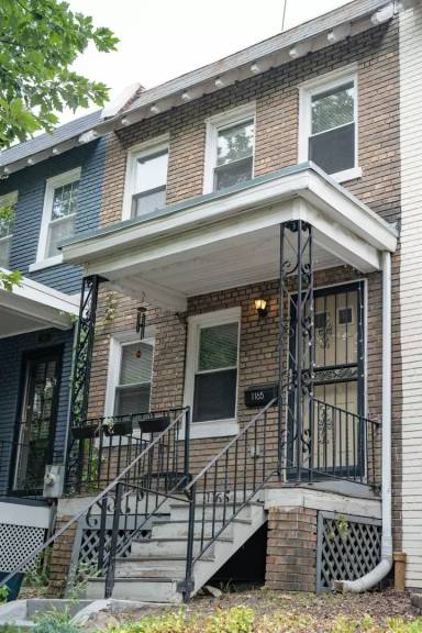 Main picture of 1165 Abbey Pl NE