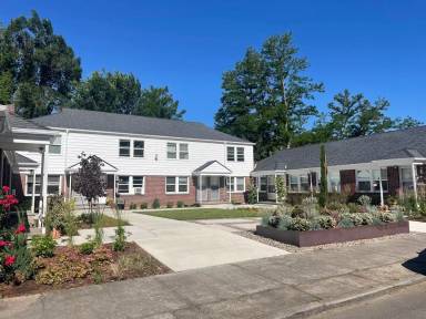 Main picture of 425 SE 32nd Ave
