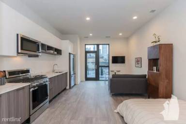 Main picture of 853 N Larrabee St