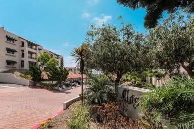 Main picture of 2522 Clairemont Dr
