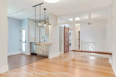 Main picture of 8852 SE 10th Ave