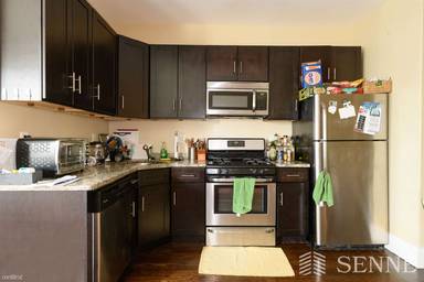 Main picture of 402 Centre St