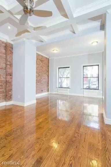 Main picture of 232 W 14th St