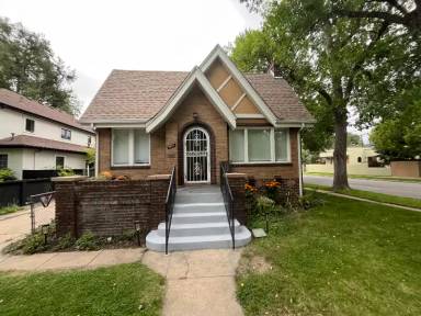 Main picture of 2403 S Saint Paul St