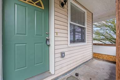 Main picture of 4924 NE Lombard St