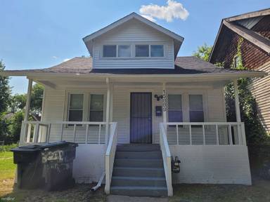 Main picture of 15889 Lawton St