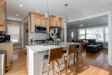 Main picture of 346 Silman St