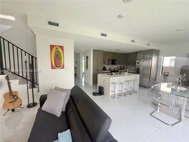 Main picture of 1327 NW 2nd Ln