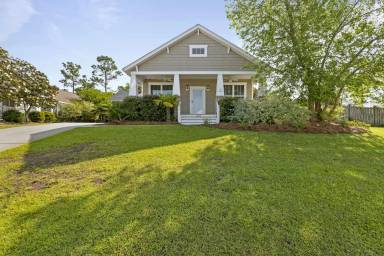Main picture of 204 West Azalea Dr