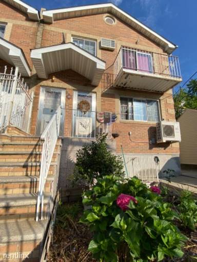 Main picture of 52 Covert St