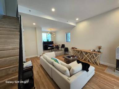 Main picture of 4332 Whitsett Ave