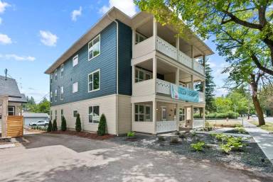 Main picture of 1517 S Grand Blvd