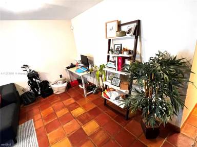 Main picture of 3001 SW 1st Ave