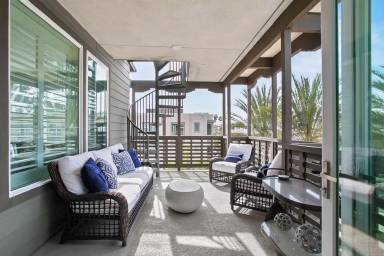Main picture of 321 Doheny Way