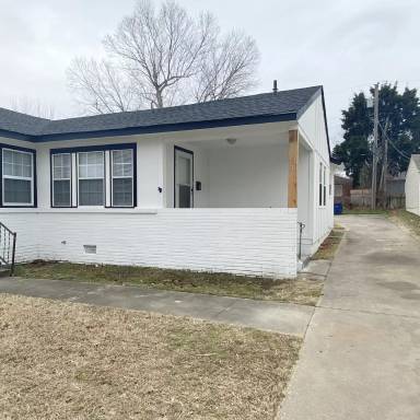 Main picture of 3932 E 1st St