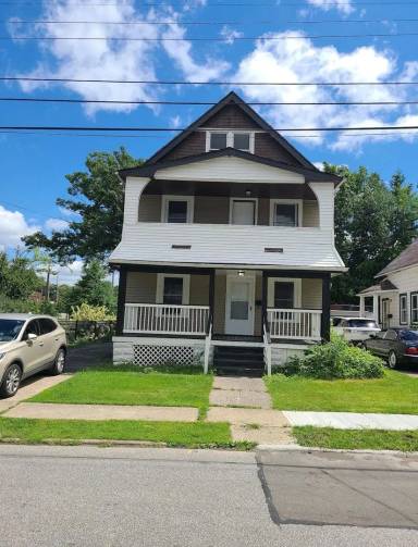 Main picture of 2833 E 100th St