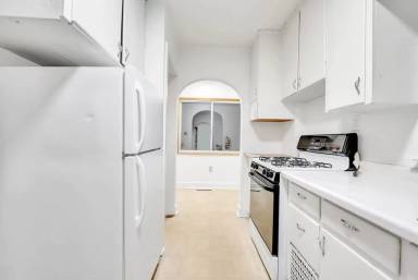 Main picture of 1115 W 11th St