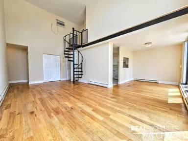 Main picture of 1446 N Dearborn St