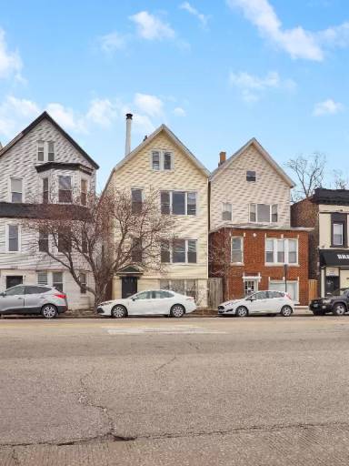 Main picture of 3007 N Ashland Ave