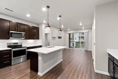 Main picture of 400 E Fremont Pl