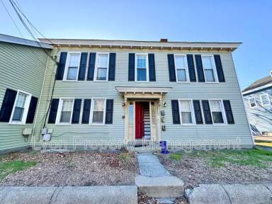 Main picture of 1596 Lonsdale Ave
