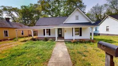 Main picture of 579 Saxon Ave