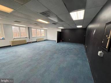 Main picture of 205 West King Street - 1