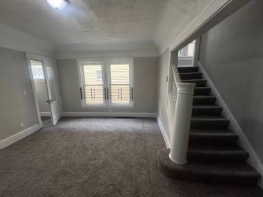 Main picture of 1637 Holyrood Rd