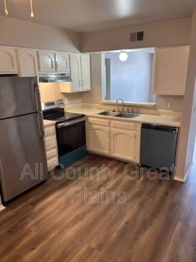Main picture of 632-638 Lakehurst Dr