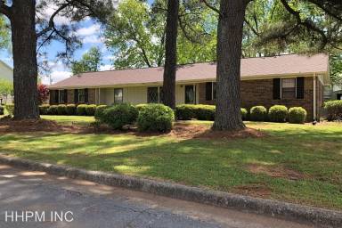 Main picture of 2208 Marietta Ave