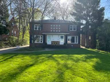 Main picture of 306 Center Rd