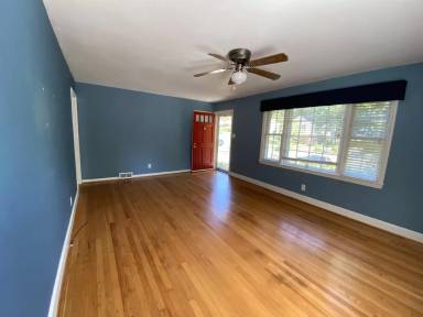 Main picture of 2748 Lyndhurst Ave