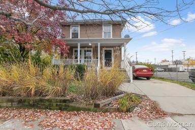 Main picture of 1018 Lilac Ct NE