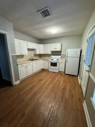 Main picture of 213 Oaklawn Dr