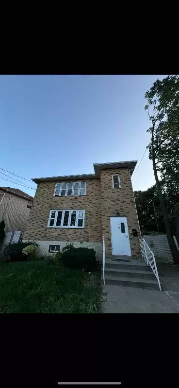 Main picture of 12 Steuben St