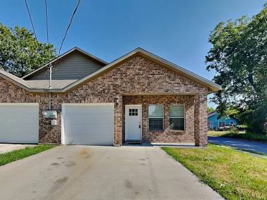 Main picture of 2904 Bourland St
