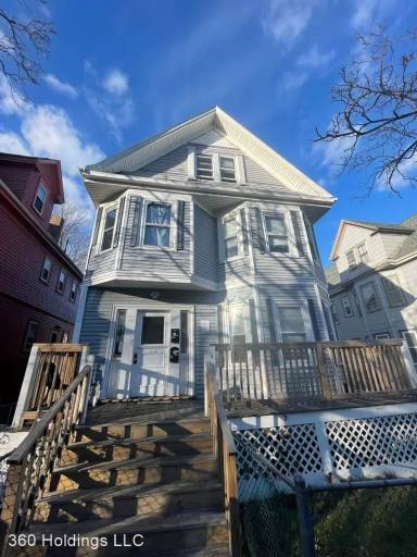 Main picture of 35 Larchmont St