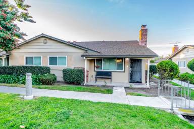 Main picture of 2295 N Tustin St