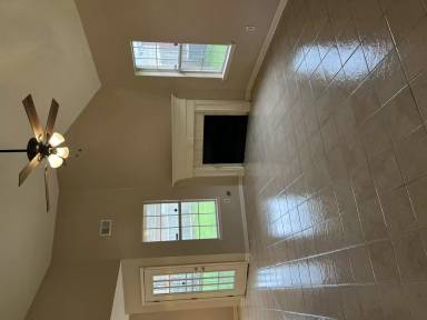 Main picture of 6329 Hayfield Ln W
