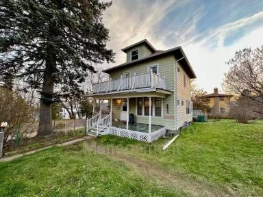 Main picture of 917 N 11th Ave E