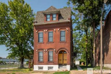 Main picture of 2703 Hadley St