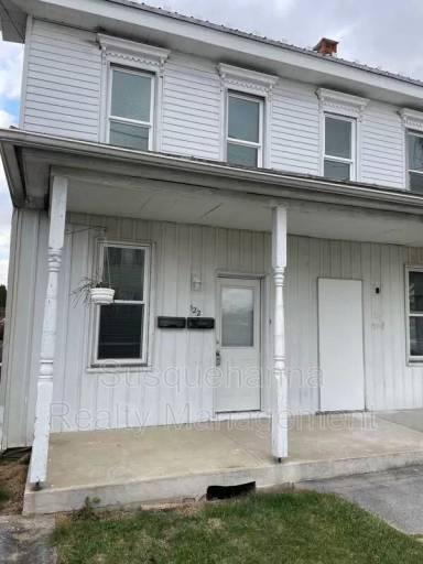 Main picture of 122 N Center St