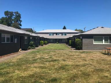 Main picture of 2831 E 6th St