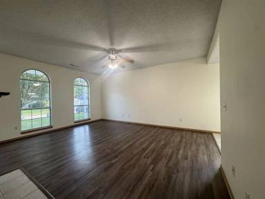 Main picture of 1502 Cresent St