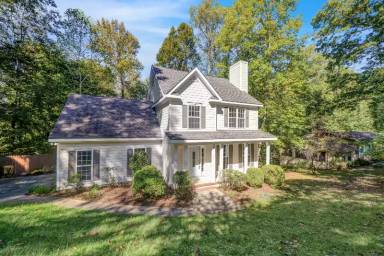 Main picture of 901 Chalice St