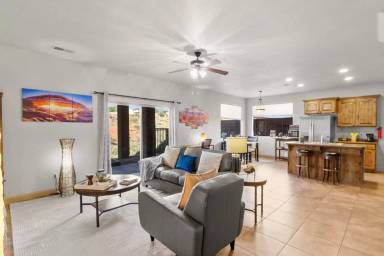 Main picture of 509 N Creek Ridge Cir