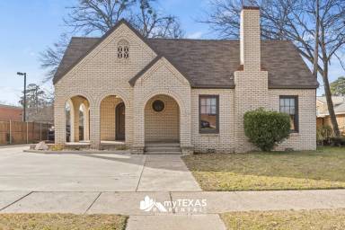 Main picture of 617 N Van Buren Ave