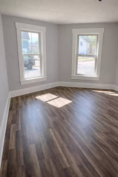 Main picture of 242 E High St